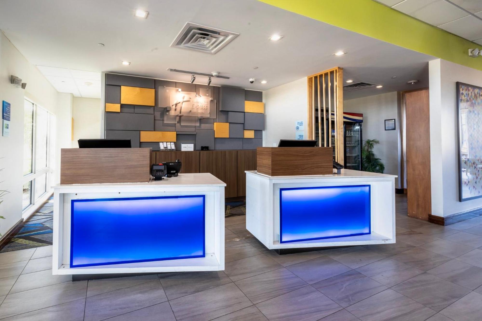 Holiday Inn Express & Suites Dallas Ne Arboretum Garland Buitenkant foto