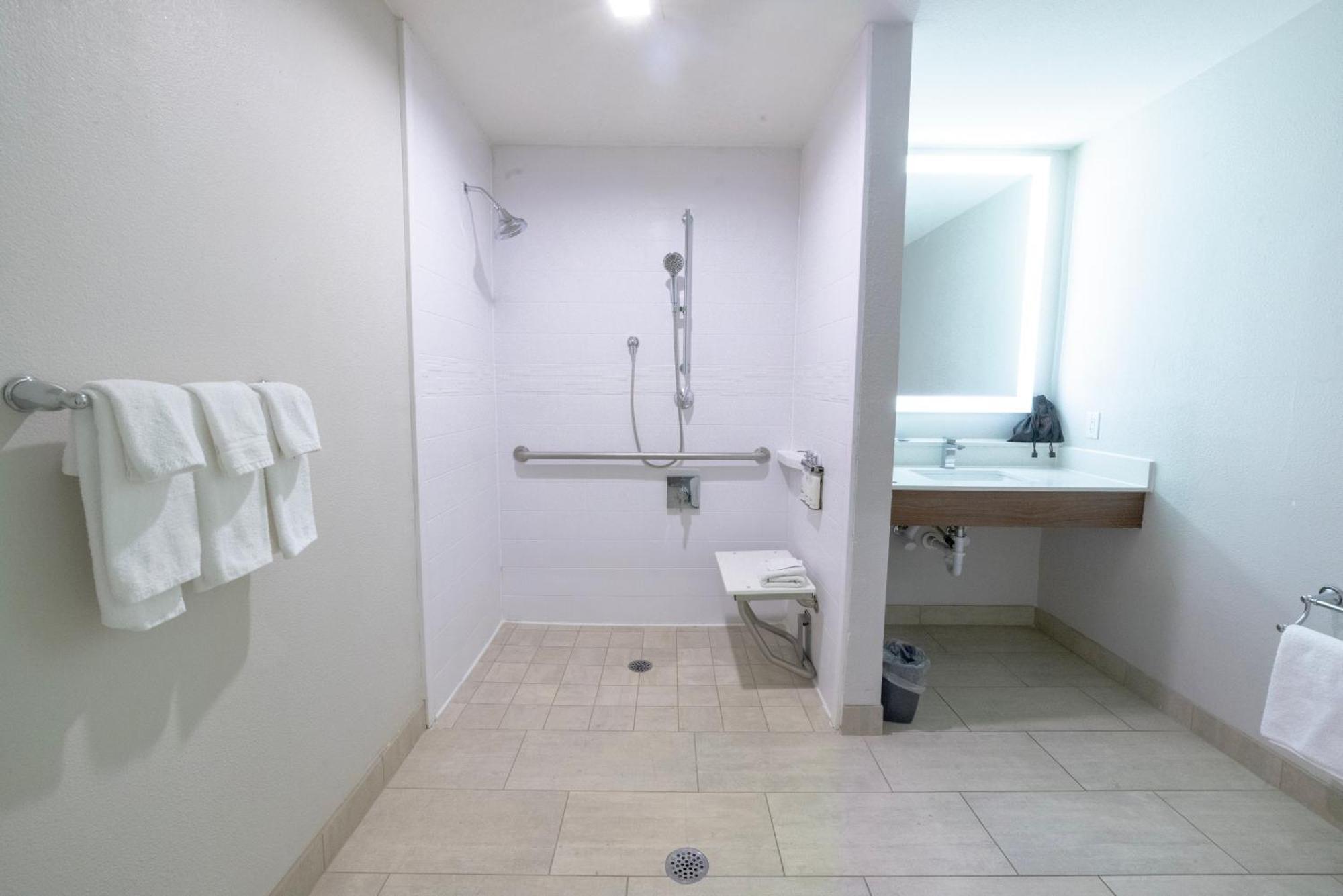 Holiday Inn Express & Suites Dallas Ne Arboretum Garland Buitenkant foto